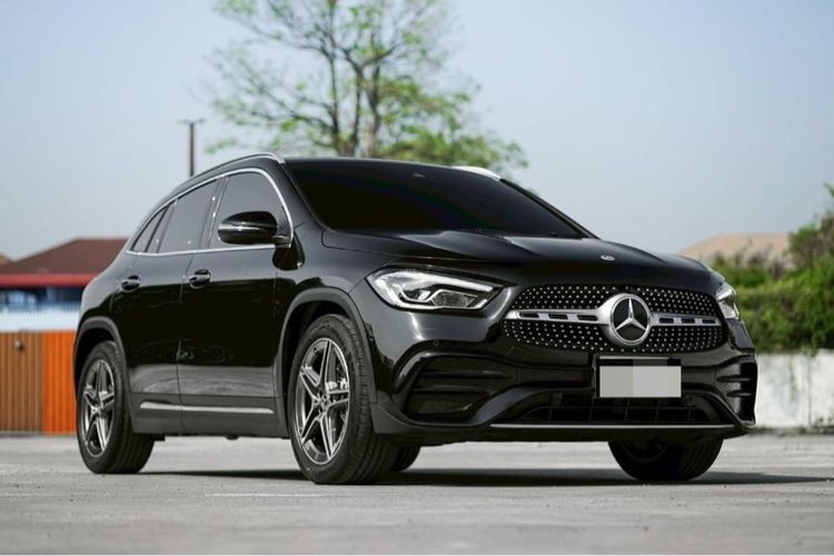 Mercedes-Benz GLA-Class 2022 GLA200 Sedan เบนซิน เกียร์อัตโนมัติ ดำ รูปที่ 2