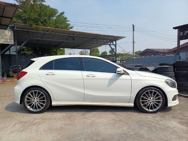 Mercedes-Benz A-Class 2015 A180 Sedan เบนซิน ไม่ติดแก๊ส เกียร์อัตโนมัติ ขาว รูปที่ 2