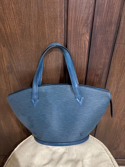 LV พัดสีน้ำเงิน