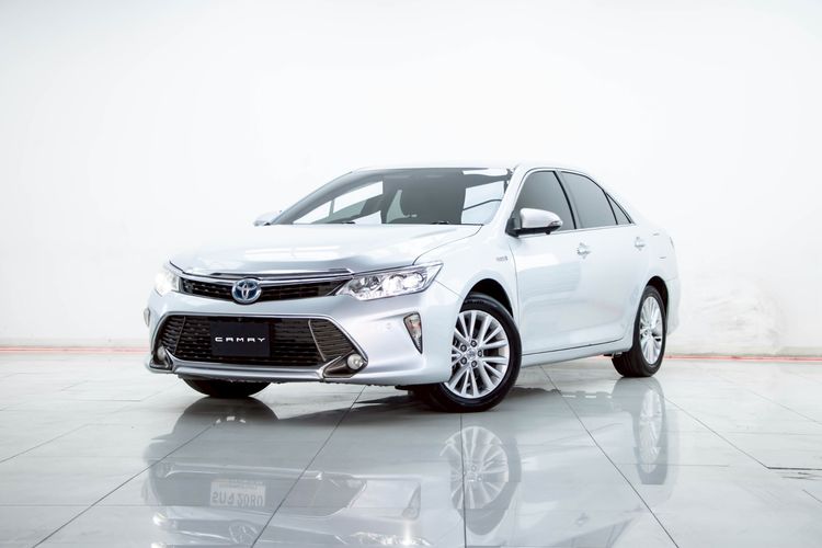 รถ Toyota Camry 2.5 HV สี เทา