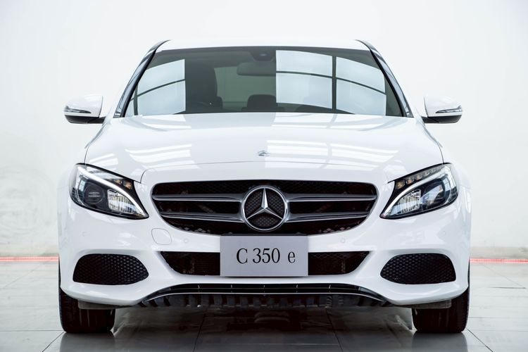 Mercedes-Benz C-Class 2018 C350 Sedan ปลั๊กอินไฮบริด (PHEV) ไม่ติดแก๊ส เกียร์อัตโนมัติ ขาว รูปที่ 4