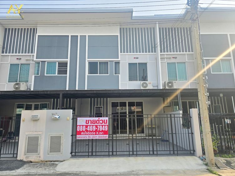 มีบางส่วน ขายด่วน ทาวน์โฮมรีโนเวทใหม่ หมู่บ้าน RK Park 2 รามอินทรา-ซาฟารี ถนนเลียบคลอง 2 แขวงบางชัน เขต คลองสามวา กรุงเทพ 10510 รูปที่ 2