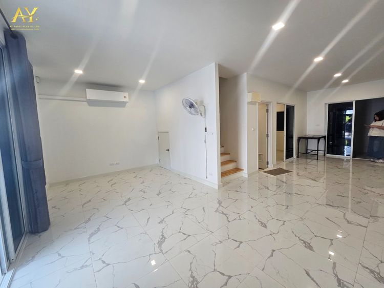 มีบางส่วน ขายด่วน ทาวน์โฮมรีโนเวทใหม่ หมู่บ้าน RK Park 2 รามอินทรา-ซาฟารี ถนนเลียบคลอง 2 แขวงบางชัน เขต คลองสามวา กรุงเทพ 10510 รูปที่ 3