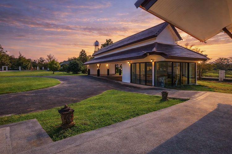 ตกแต่งครบ บ้านสวนส่วนตัวหลังใหญ่ พร้อมสระว่ายน้ำ บรรยากาศเงียบสงบ รูปที่ 2