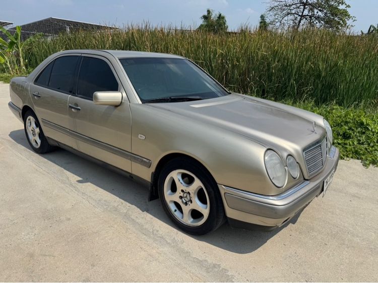 Mercedes-Benz E-Class 1999 E230 Sedan เบนซิน ไม่ติดแก๊ส เกียร์อัตโนมัติ ทอง รูปที่ 2