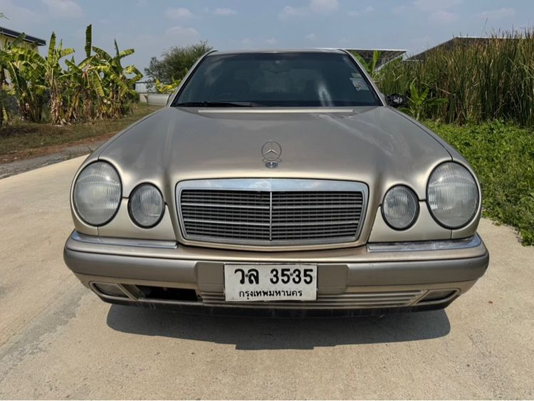 รถ Mercedes-Benz E-Class E230 สี ทอง
