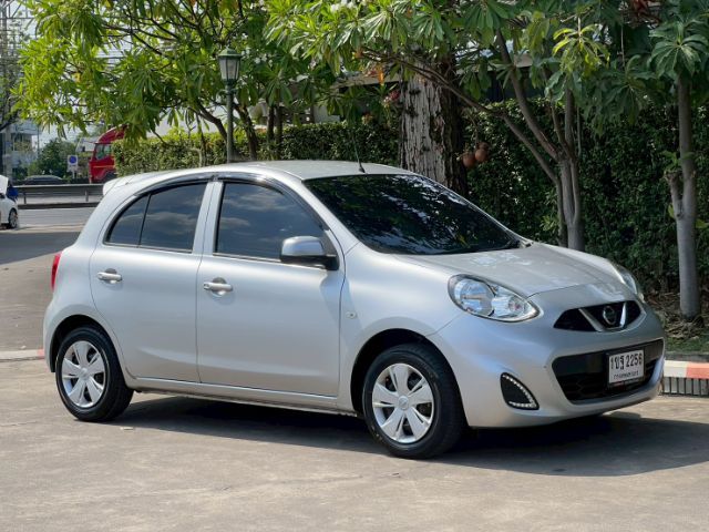 รถ Nissan March 1.2 E สี บรอนซ์เงิน