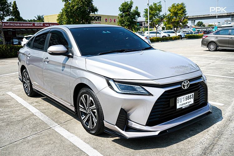 Toyota Yaris ATIV 2024 1.2 Smart Sedan เบนซิน ไม่ติดแก๊ส เกียร์อัตโนมัติ เทา รูปที่ 3