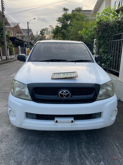 รถ Toyota Hilux Vigo 2.5 J สี ขาว