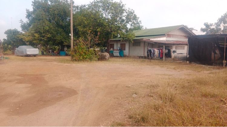 ใช่ ที่ดินพร้อมสิ่งปลูกสร้าง รูปที่ 2