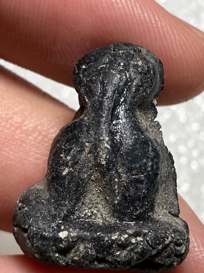 พระปิดตาเนื้อผงเก่า