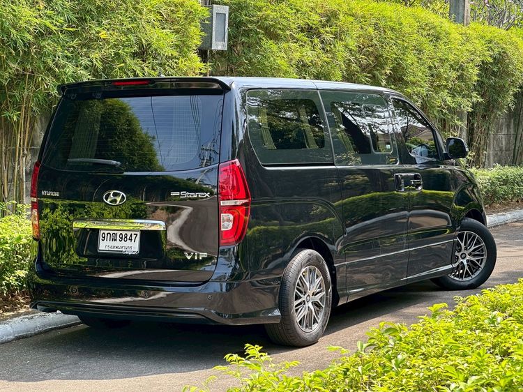 Hyundai Grand Starex 2019 2.5 VIP Van ดีเซล ไม่ติดแก๊ส เกียร์อัตโนมัติ ดำ รูปที่ 2