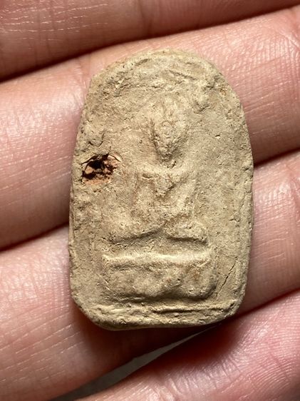 พระนั่งเนื้อผงหลังกบ