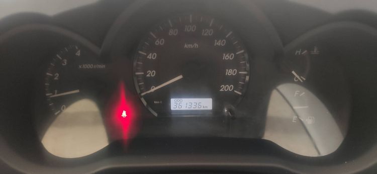 รถ Toyota Hilux Vigo 2.7 Smart Cab J สี ขาว