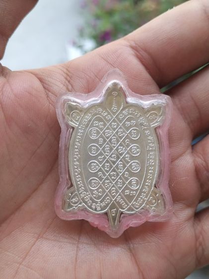 เหรียญหลวงปู่หลิว วัดไร่แตงทอง จ.นครปฐม รุ่น สุขใจ ปี 2537 เนื้อ เงิน แกะออกมาจากกรอบทอง รูปที่ 4