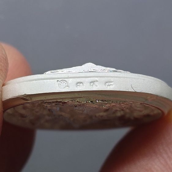 พระพุทธชินราช กรมตำรวจรุ่นแรก รุ่น “ประวัติศาสตร์” เหรียญรูปไข่ฉลุลายไทย พิมพ์ใหญ่ เนื้อเงินขัดเงา ปี2562 พร่อมกล่องเดิม รูปที่ 8