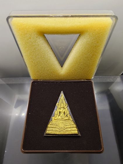 พระพุทธชินราช เนื้อผง หลัง ภปร. เนื้อเงิน เพราะแผ่นดินนี้ คือ แผ่นดินเกิด ปี 2548 ตลับเดิม รูปที่ 2