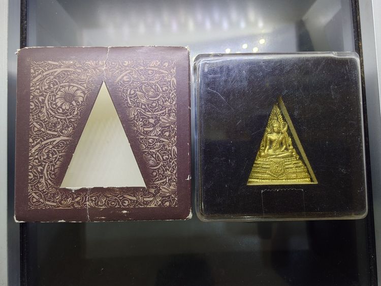 พระพุทธชินราช เนื้อผง หลัง ภปร. เนื้อเงิน เพราะแผ่นดินนี้ คือ แผ่นดินเกิด ปี 2548 ตลับเดิม รูปที่ 7