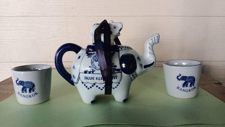 กาน้ำชาเซรามิค Blue Elephant Tea Pot พร้อมแก้วชา 2 ใบ   รูปที่ 2