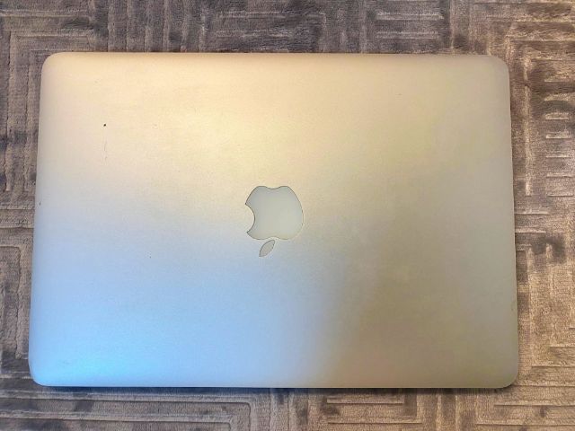 MacBook Pro 13 นิ้ว แรม 8 ความจุ 256gb ปี 2015