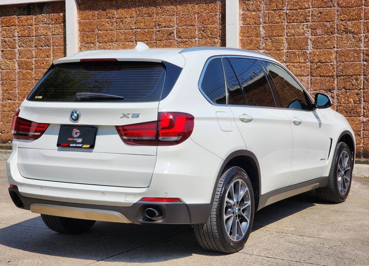 BMW X5 2017 2.0 xDrive40e Pure Experience 4WD Utility-car ดีเซล ไม่ติดแก๊ส เกียร์อัตโนมัติ ขาว รูปที่ 4