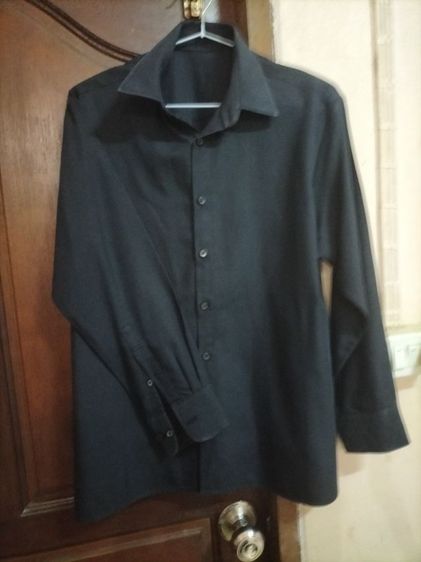 เสื้อเชิ้ตแขนยาวสีดำ รูปที่ 4
