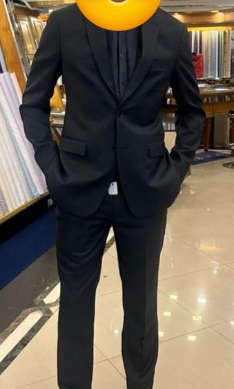 เสื้อเชิ้ตแขนยาวสีดำ