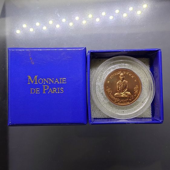 เหรียญไทย เหรียญทรงผนวช (โมเน่ เดอ ปารีส) เนื้อทองแดง รุ่นสมโภชพระเจดีย์ วัดบวรนิเวศวิหาร ปี2551 พร้อมตลับและกล่องเดิม