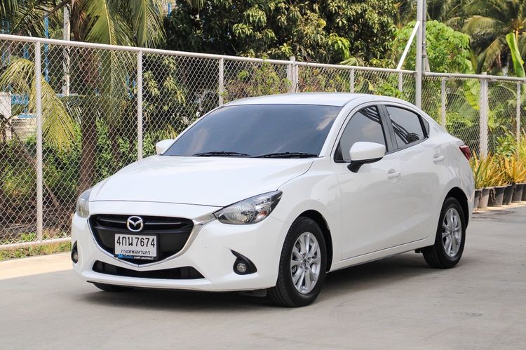 Mazda Mazda 2 2015 1.3 High Connect Sedan เบนซิน ไม่ติดแก๊ส เกียร์อัตโนมัติ ขาว รูปที่ 2
