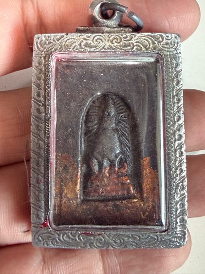 หลวงปู่ทวด พระเก่า เนื้อดิน เลี่ยมกรอบเงินเก่า รูปที่ 2
