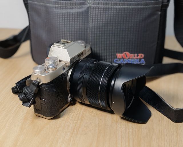 Fujifilm Fuji XT100 มี 2 เลนส์