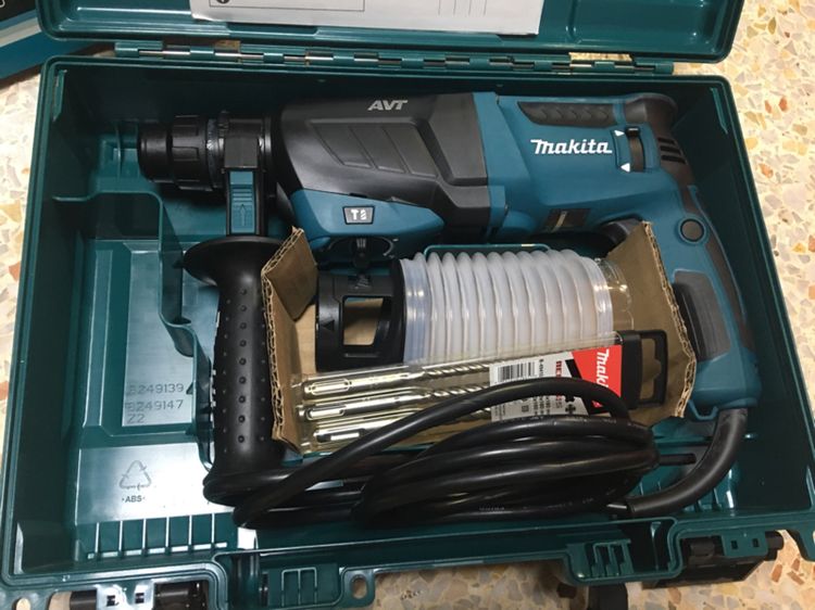 อุปกรณ์เครื่องมือช่าง สว่านไฟฟ้าโรตารี่3ระบบ makita HR2631F 13mm ปรับซ้ายขวาได้สภาพเหมือนใหม่ไม่ได้ผ่านการใช้งานอุปกรณ์ครบพร้อมกล่องแท้