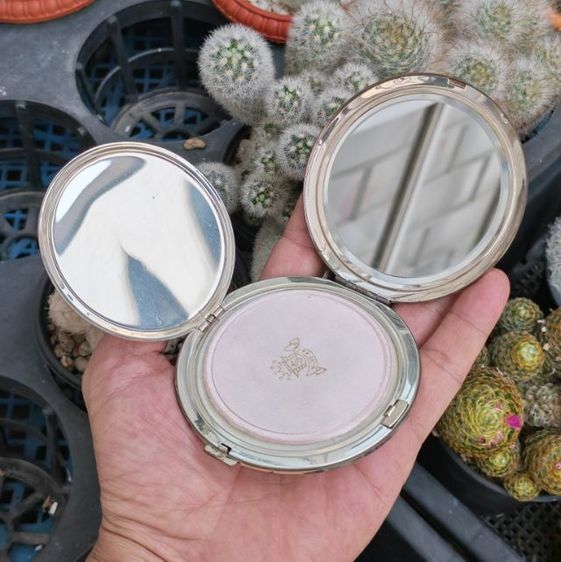 ​ตลับแป้งประดับมุกแท้ เก่าเก็บงานนอก พร้อมกล่อง สวยมาก แบ่งปันหลักร้อยพอครับ รูปที่ 9