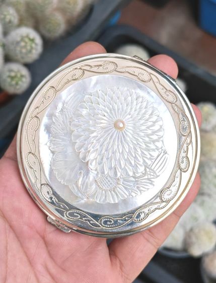 ​ตลับแป้งประดับมุกแท้ เก่าเก็บงานนอก พร้อมกล่อง สวยมาก แบ่งปันหลักร้อยพอครับ รูปที่ 2