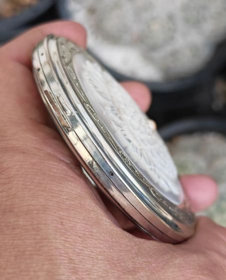 ​ตลับแป้งประดับมุกแท้ เก่าเก็บงานนอก พร้อมกล่อง สวยมาก แบ่งปันหลักร้อยพอครับ รูปที่ 4