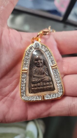 หลวงปู่ทวด หลังตราสัญลักษณ์กองทัพอากาศ กกล.ทอ.ฉก๙,องค์นี้เป็นเนื้อโลหะผสม พร้อมตลับทองอิตาลี่อย่างดี