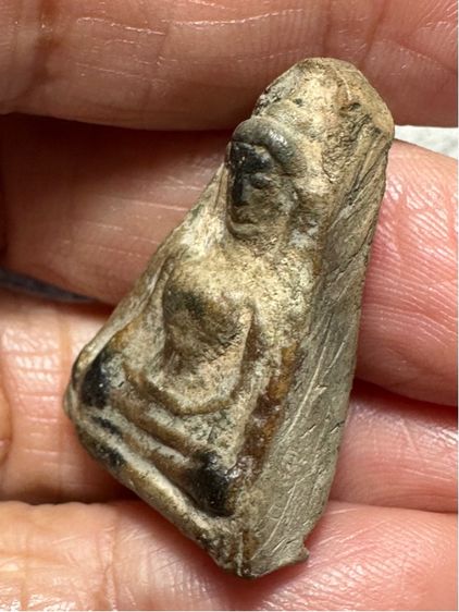 🙏พระผงสุพรรณพิมพ์หน้ากลาง เนื้อผ่านสองสีมีนวลดินตามซอก เนื้อละเอียด🙏 รูปที่ 3