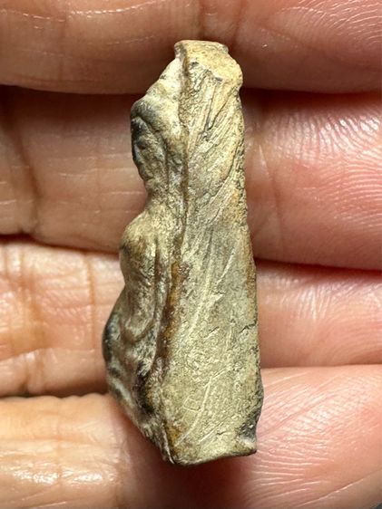 🙏พระผงสุพรรณพิมพ์หน้ากลาง เนื้อผ่านสองสีมีนวลดินตามซอก เนื้อละเอียด🙏 รูปที่ 8