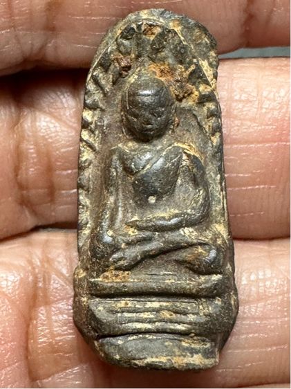 พระรอดลำพูนพิมพ์ใกญ่ เนื้อเขียวหินครก รูปที่ 7