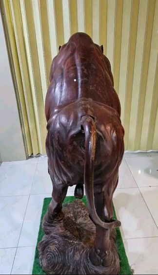 รูปปั้นกระทิงไม้แกะสลัก รูปที่ 2