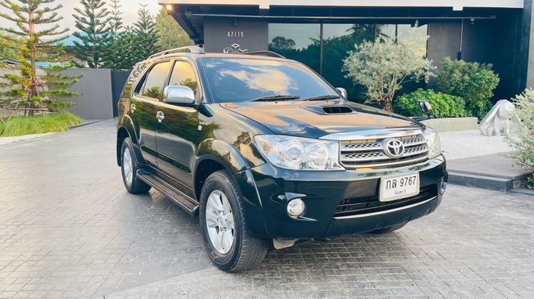 Toyota Fortuner 2010 3.0 V Utility-car ดีเซล ไม่ติดแก๊ส เกียร์อัตโนมัติ ดำ รูปที่ 2
