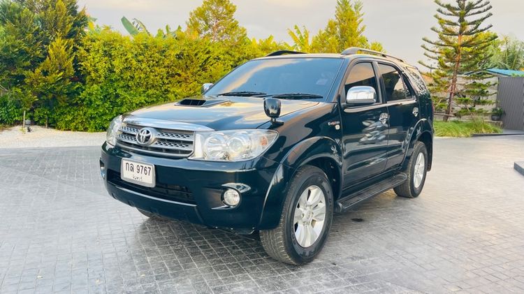 รถ Toyota Fortuner 3.0 V สี ดำ