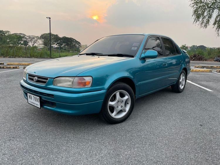 รถ Toyota Corolla 1.6 SEG สี เขียว