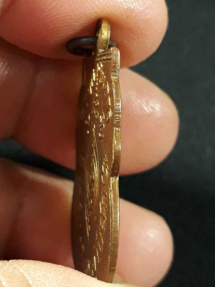 เหรียญหลวงพ่อกลั่น วัดพระญาติ จังหวัดพระนครศรีอยุธยา รุ่นแรก ปี 2469 พิมพ์เสี้ยนตอง เนื้อทองแดงกะไหล่ทอง รูปที่ 3