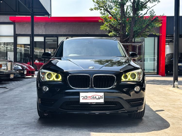 BMW X1 2015 2.0 sDrive18i Utility-car เบนซิน เกียร์อัตโนมัติ ดำ รูปที่ 2