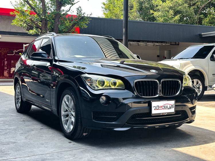 BMW X1 2015 2.0 sDrive18i Utility-car เบนซิน เกียร์อัตโนมัติ ดำ รูปที่ 3