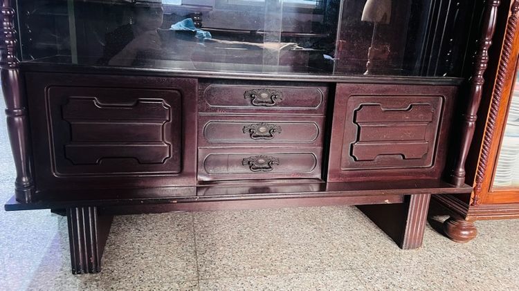 ตู้ไม้ใส่ของโชว์ ของสะสม ใช้งานสารพัดประโยชน์ รูปที่ 2