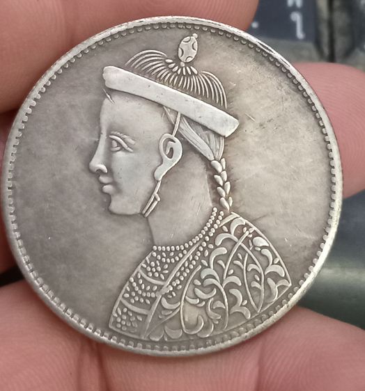 3031-เหรียญที่ระลึกจีนเพื่อการสะสม เหรียญยุวจักพรรดิ์จีนทรงเครื่องกษัตริย์ หลังภาษาจีน ขนาดเส้นผ่าศูนย์กลางประมาณ 3.7 ซม รูปที่ 4