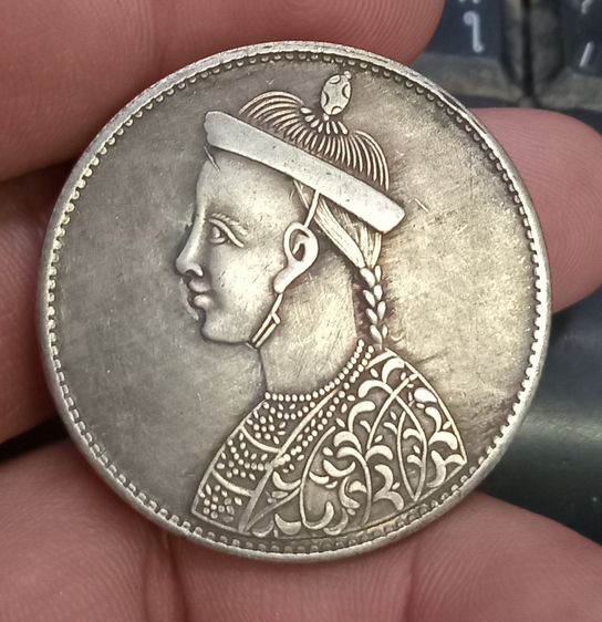 3031-เหรียญที่ระลึกจีนเพื่อการสะสม เหรียญยุวจักพรรดิ์จีนทรงเครื่องกษัตริย์ หลังภาษาจีน ขนาดเส้นผ่าศูนย์กลางประมาณ 3.7 ซม รูปที่ 13