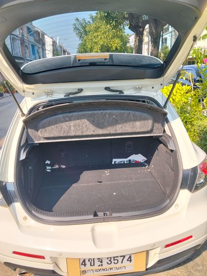 Mazda Mazda3 2011 1.6 V Sedan เบนซิน ไม่ติดแก๊ส เกียร์อัตโนมัติ ขาว รูปที่ 3